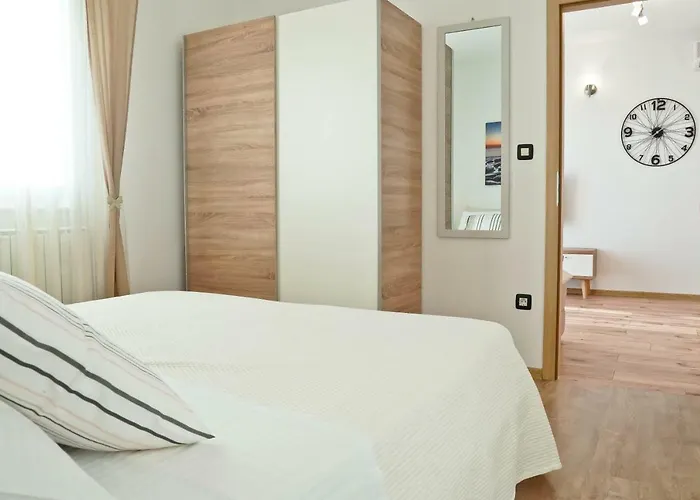 Komljenovic Πούλα