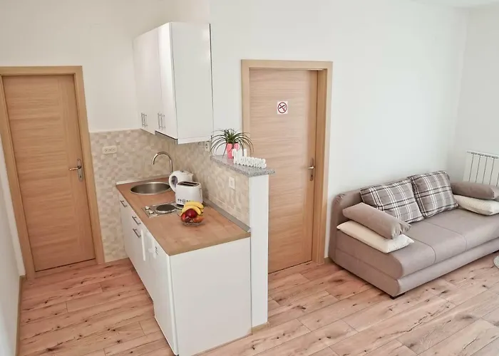 Komljenovic * Πούλα