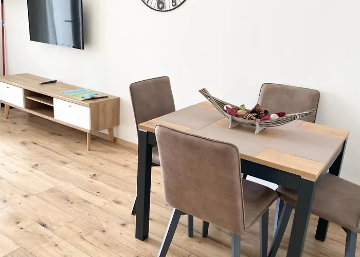 Daire Komljenovic Pula